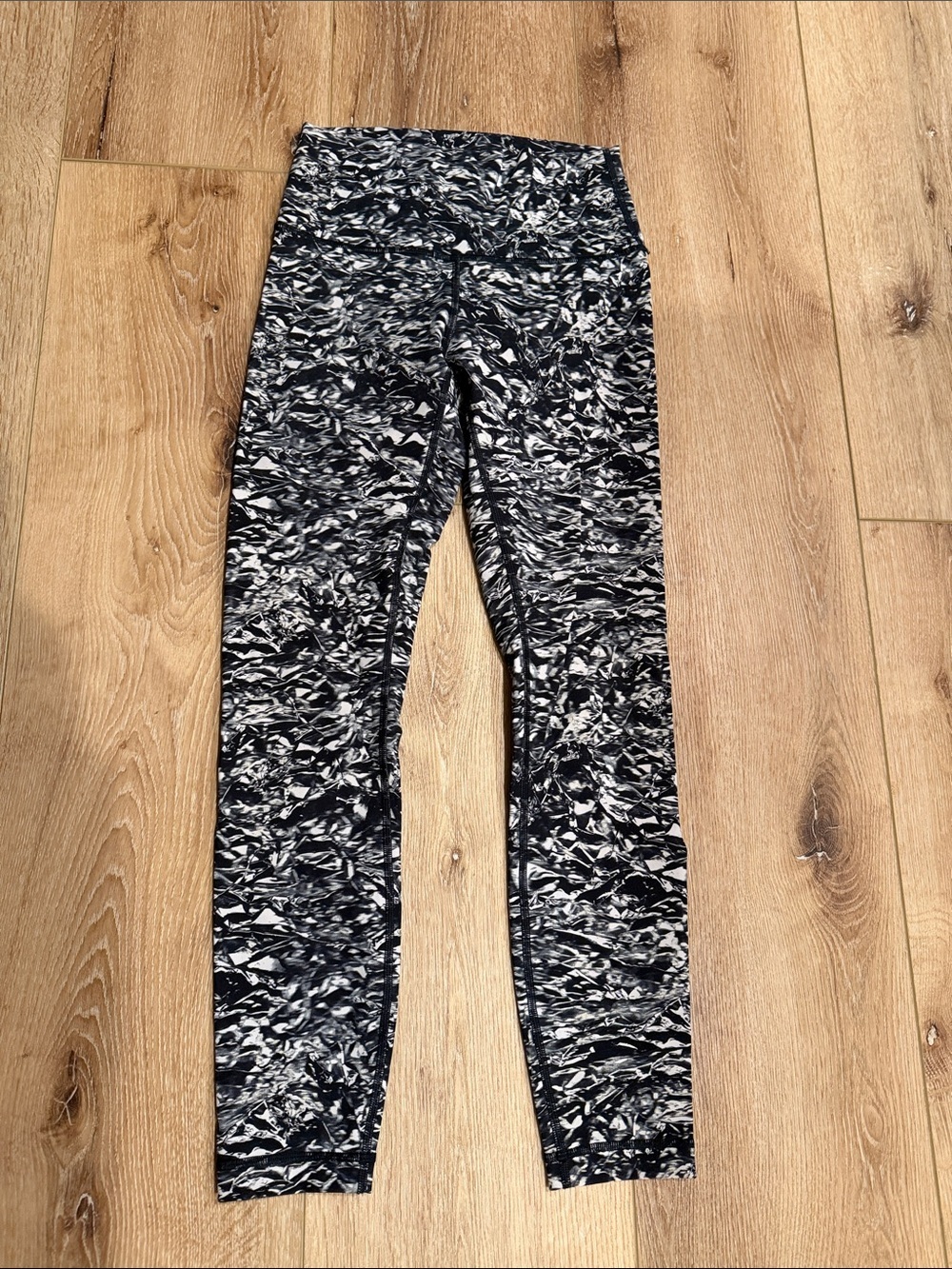 lululemon athletica | Black & White Marble-Print Leggings | size 4